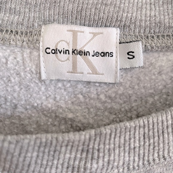 Authentic 2000s Calvin Klein Sweatshirt - Picture 3 of 3